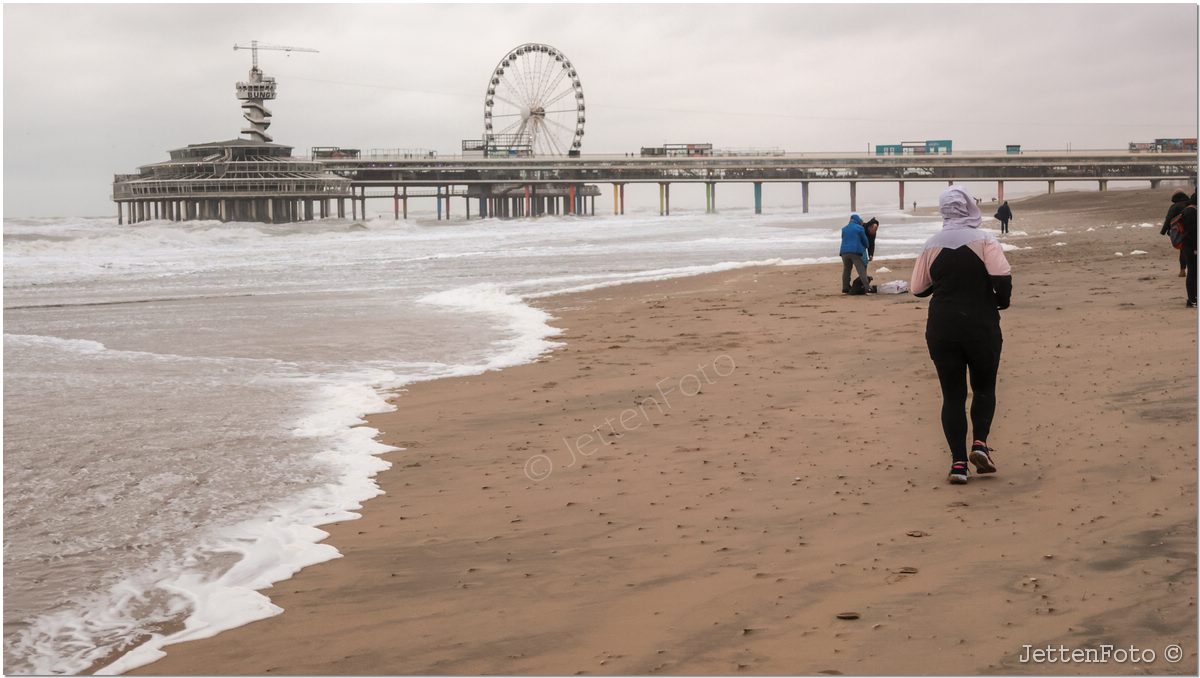 Nieuwjaarsduik 2026 Scheveningen. Foto-17.