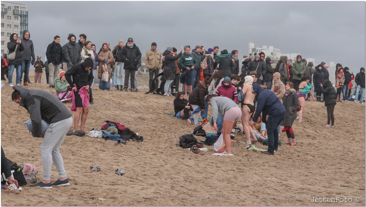 Nieuwjaarsduik 2026 Scheveningen. Foto-23.