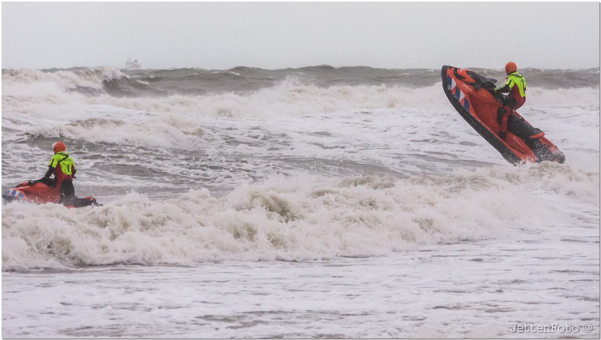 Nieuwjaarsduik 2026 Scheveningen. Foto-30.