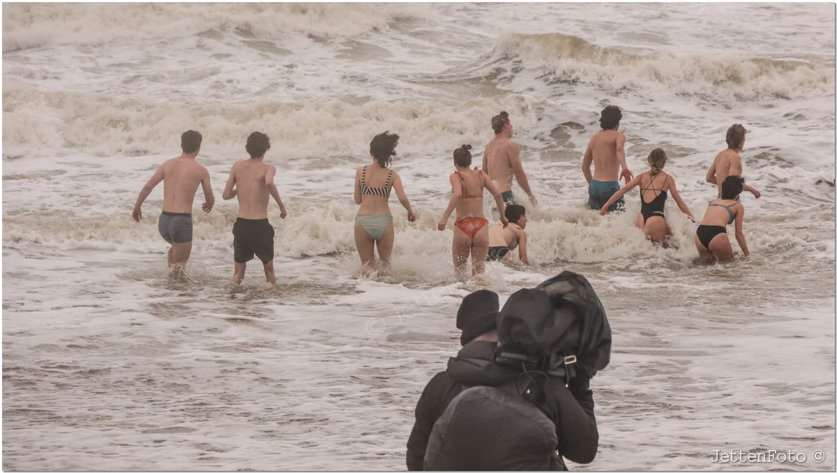 Nieuwjaarsduik 2026 Scheveningen. Foto-35.