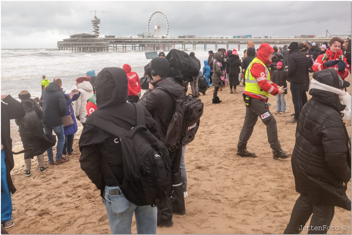 Nieuwjaarsduik 2026 Scheveningen. Foto-37.