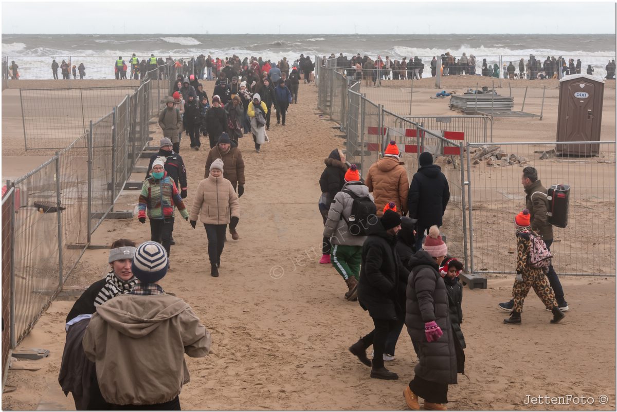 Nieuwjaarsduik 2026 Scheveningen. Foto-38.